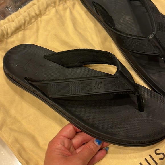 In GUC Men’s LV flips - Picture 2 of 5